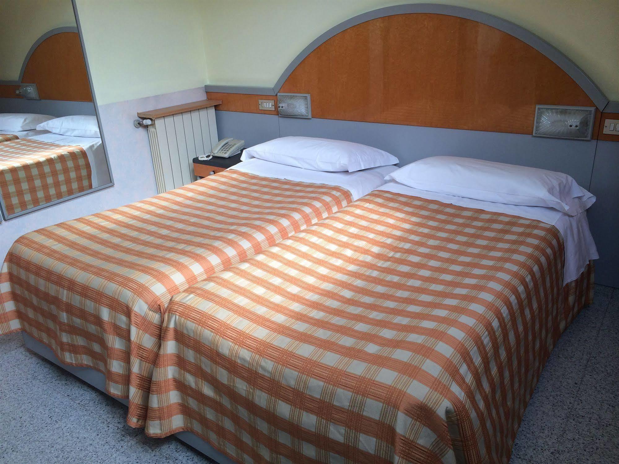 Hotel Mazzini Letojanni Buitenkant foto