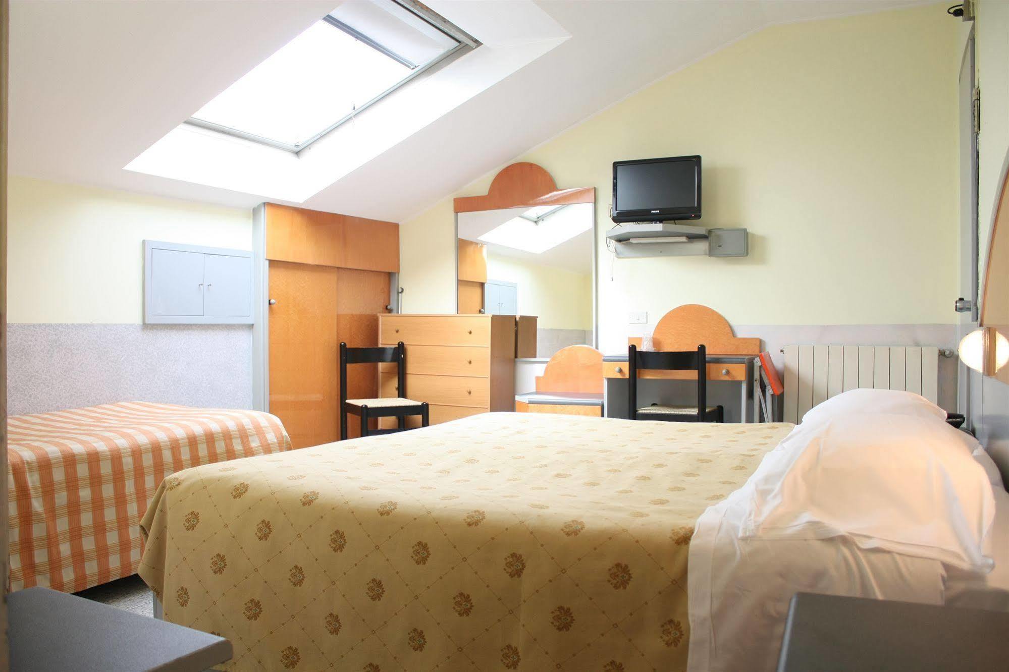 Hotel Mazzini Letojanni Buitenkant foto