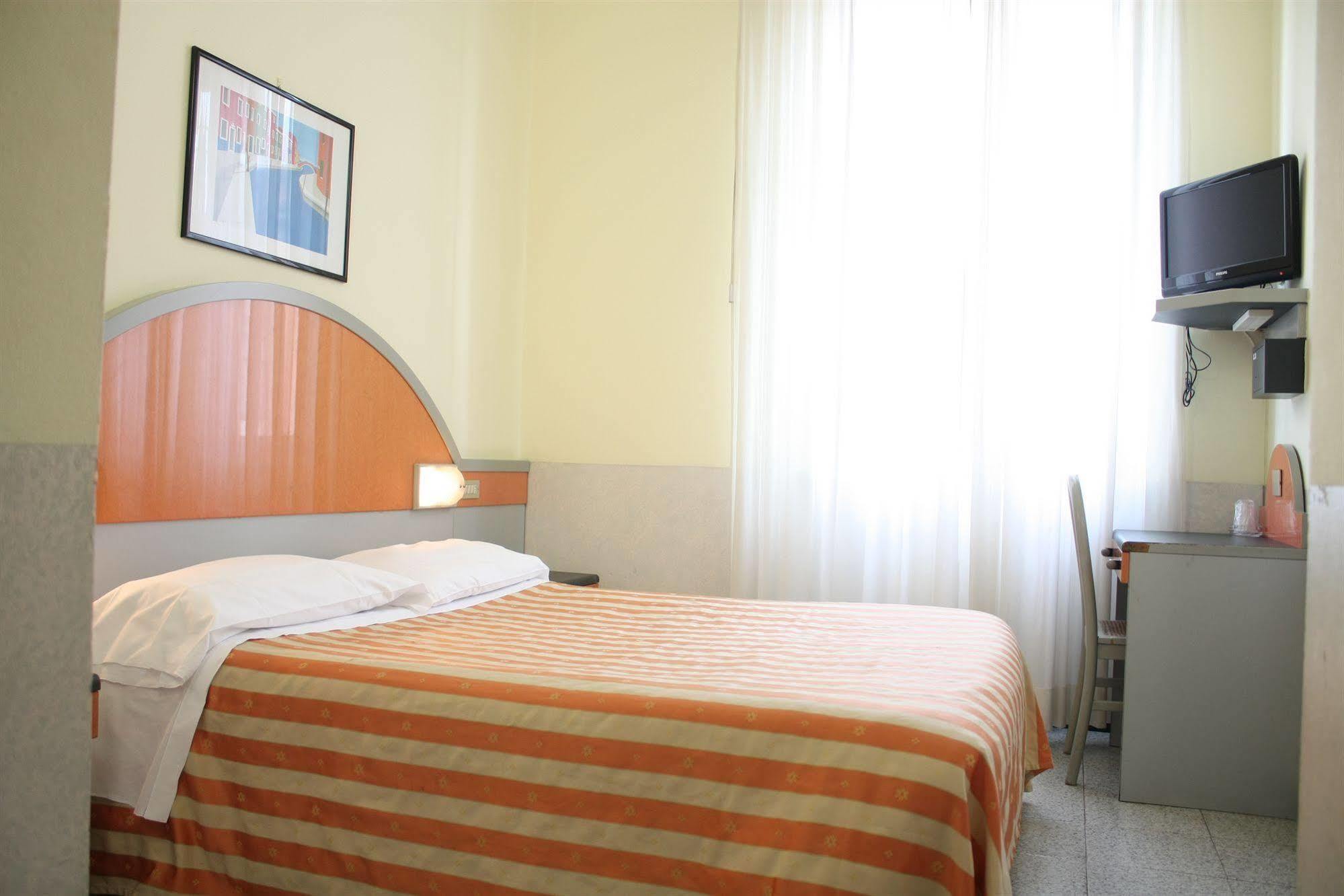 Hotel Mazzini Letojanni Kamer foto