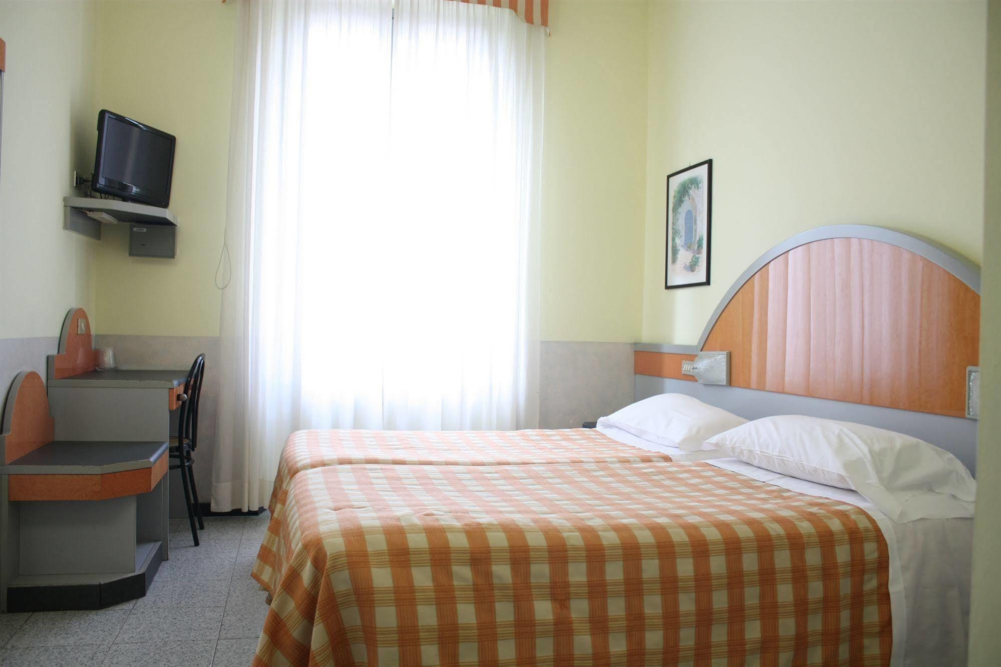 Hotel Mazzini Letojanni Buitenkant foto