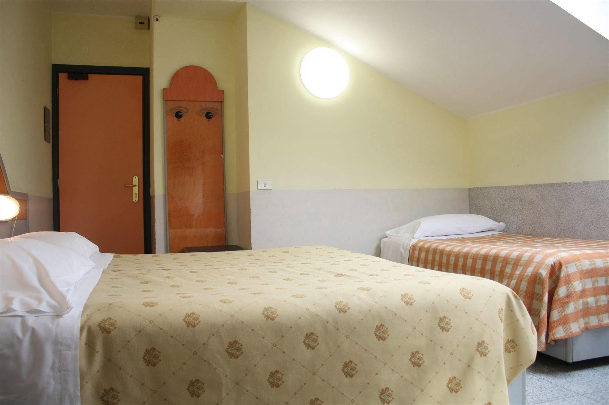 Hotel Mazzini Letojanni Buitenkant foto